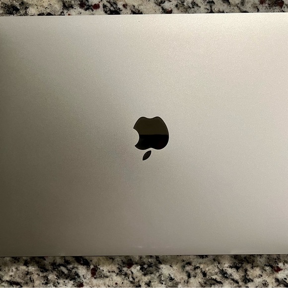 MacBook Pro - Picture 2 of 4